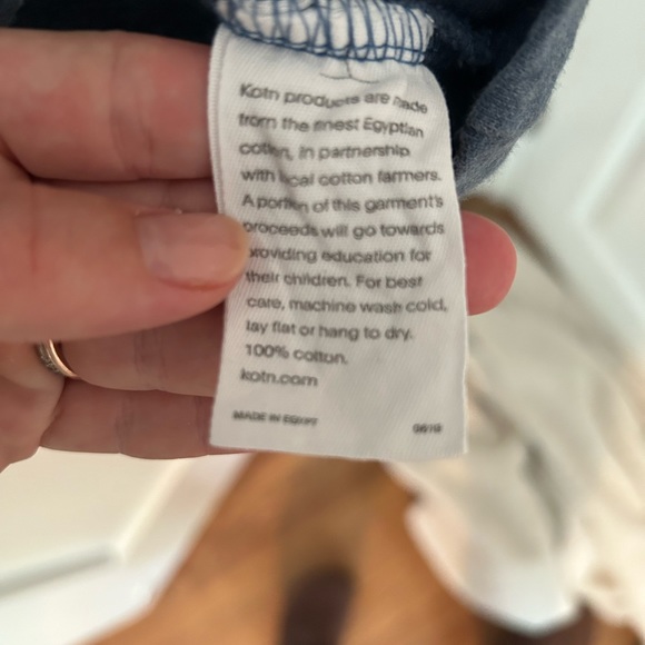 Kotn cropped sweatshirt (size small) - Picture 4 of 5